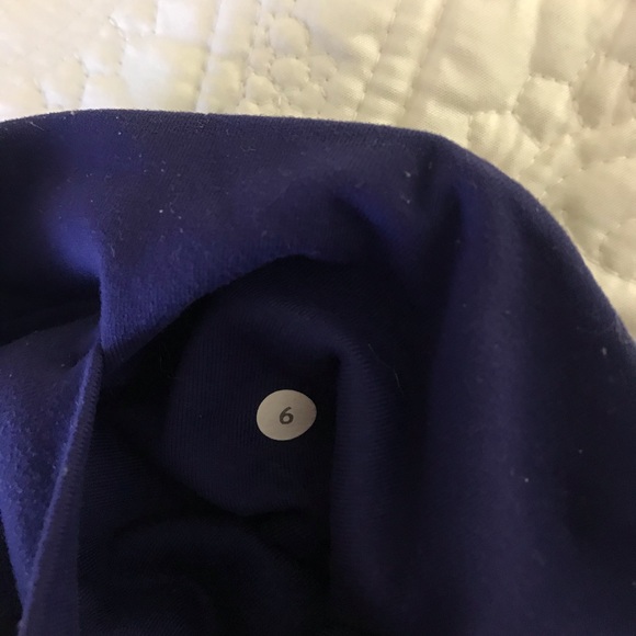 Lululemon Tummy Control Crops with calf details - Picture 6 of 6